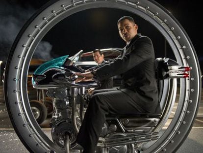 Will Smith en primer plano y Josh Brolin, en un fotograma de &#039;Men in black 3&#039;.