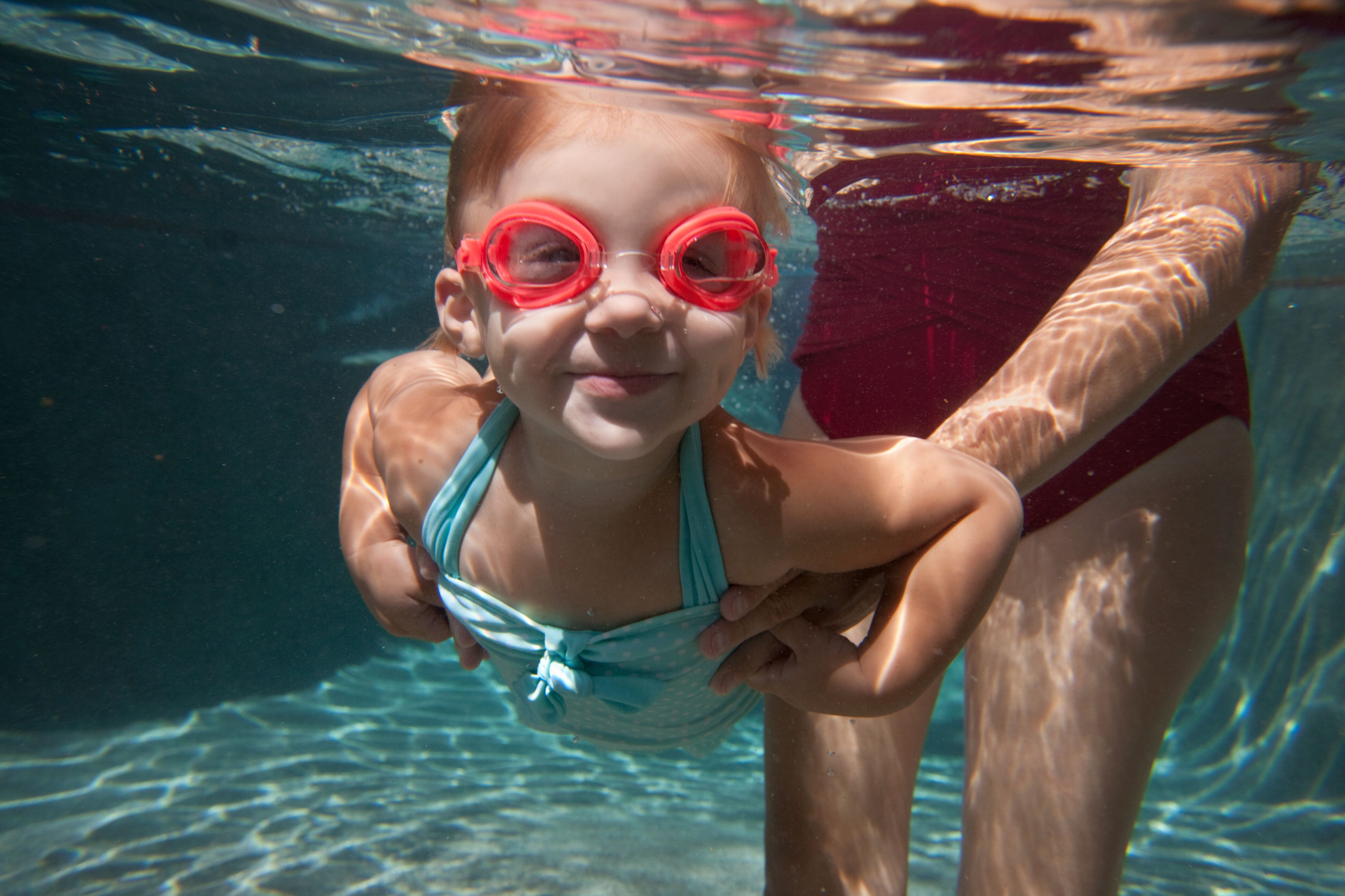 Para evitar ahogamientos en niños: prevención, seguridad y autosalvamento