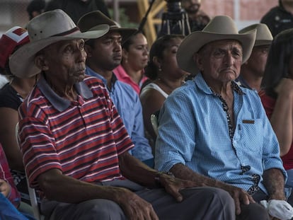 Habitantes de Cravo Norte, en Arauca, se reúnen con el defensor del Pueblo.