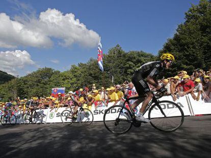 Christopher Froome, seguido por Cadel Evans, Bradley Wiggins y Vicenzo Nibali a su llegada a meta.