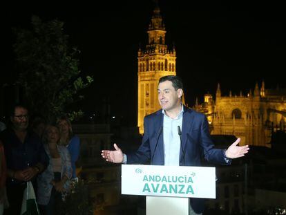 El presidente andaluz y candidato del PP a la reelección, Juanma Moreno, en el arranque oficial de la campaña que ha tenido lugar este jueves en Sevilla.