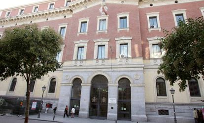 Fachada del Tribunal de Cuentas en la calle Fuencarral de Madrid.