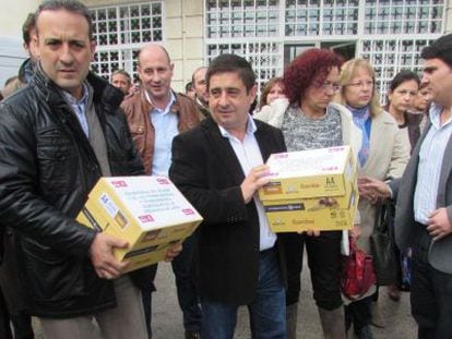 Alcaldes socialistas durante la presentaci&oacute;n de las firmas. 