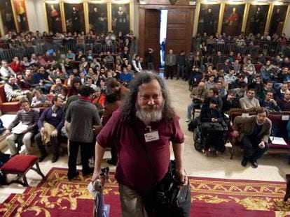 Richard Stallman a su llegada al paraninfo de la Universidad de Valencia.