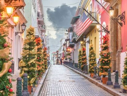 Decoración navideña en la calle San Sebastián, en el Viejo San Juan (Puerto Rico).