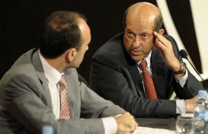 El presidente del Valencia, Manuel Llorente, durante una asamblea.