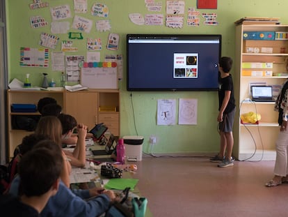 Clase en un colegio público de Víctor Sainz.