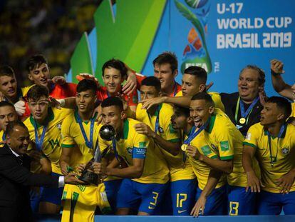 El equipo brasileño celebra su victoria.