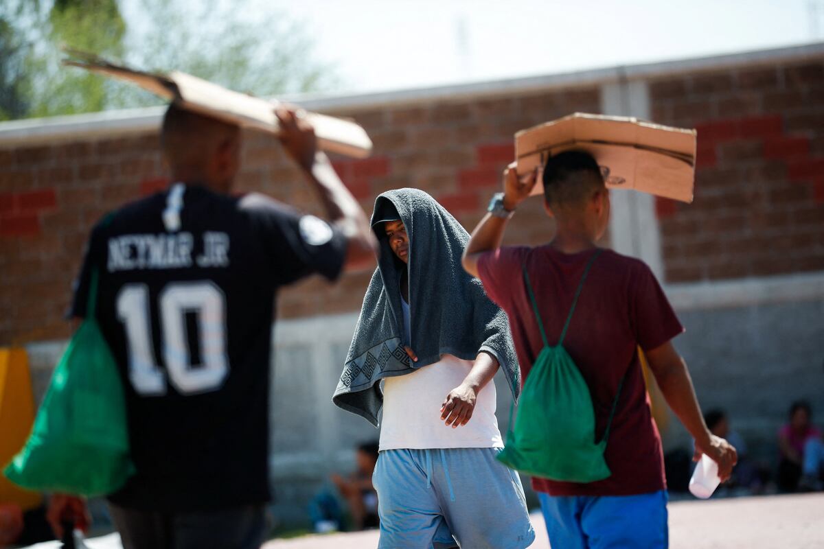Migrantes de Nuevo Laredo quedan desprotegidos por olas de calor
