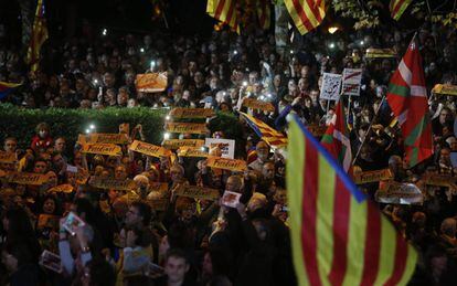 Manifestaci&oacute;n en Barcelona por la liberaci&oacute;n de los exconsejeros. 