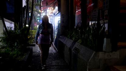 El trabajo sexual se ha intensificado en los últimos años en el barrio el Poblado de Medellín, el 29 de julio de 2022.