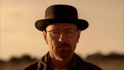 Heisenberg (el de ‘Breaking Bad’, no el físico alemán) va unido a su icónico sombrero. Este elemento en realidad apareció en el rodaje cuando Bryan Cranston lo empezó a usar para proteger su cabeza del sol. Pero cuando vieron su aspecto, decidieron que lo incluyera en la serie para ayudar a dar al personaje su peculiar estilo.
