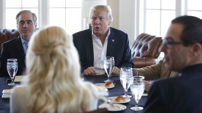 Trump, el sábado, en un almuerzo con miembros de su gobierno