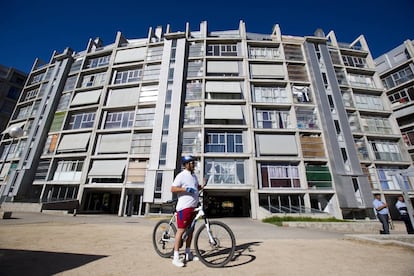 Bloque de viviendas sociales en la calle del Jacobeo 62, Carabanchel.