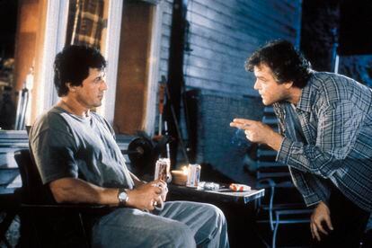 Sylvester Stallone (a la izquierda) y  Ray Liotta, en 'Cop Land'.
