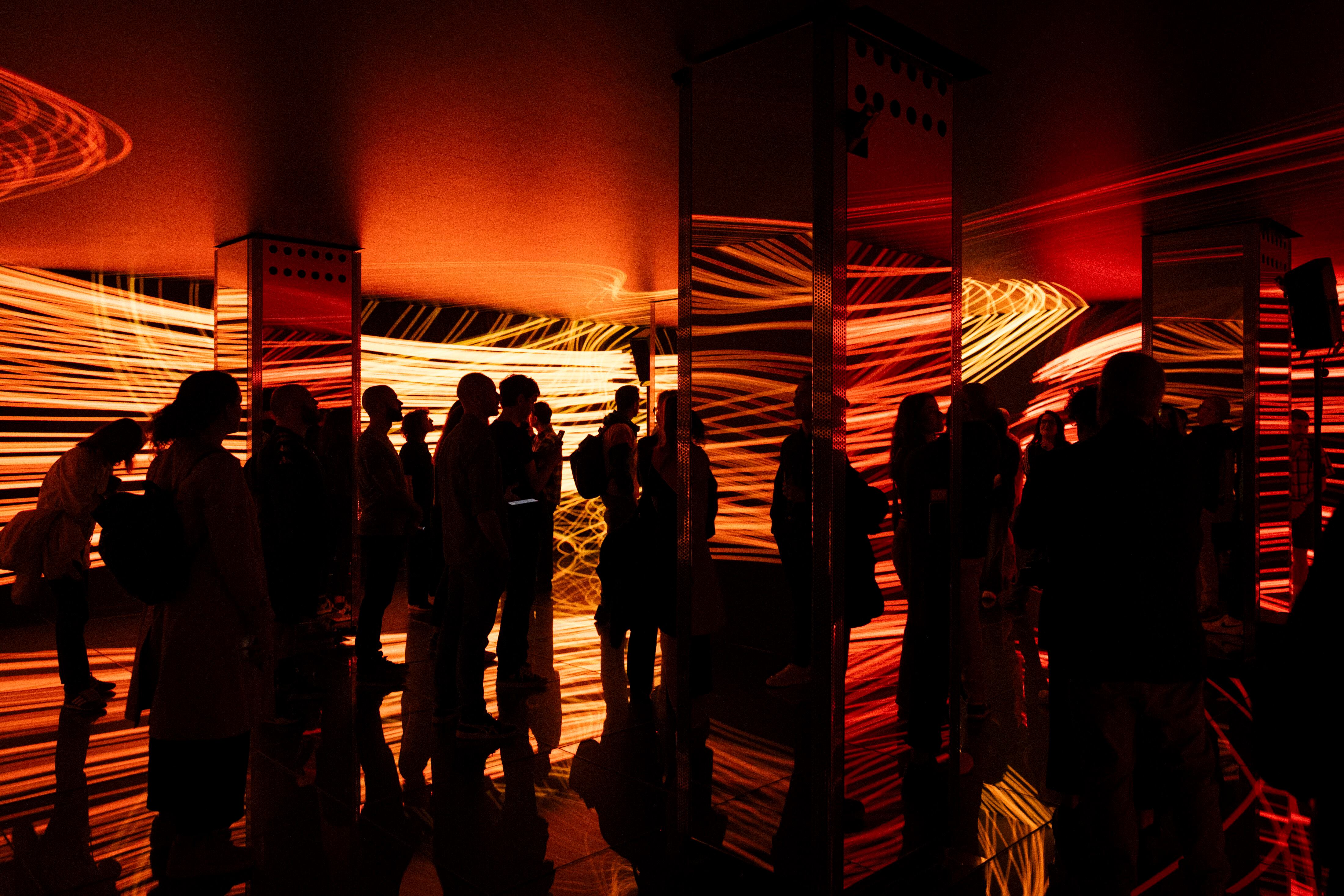 'Music: Response', una instalación experimental de The Chemical Brothers y los artistas visuales Smith & Lyall en The Cube. 