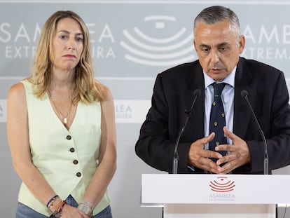 María Guardiola, junto al candidato de Vox a la Presidencia de la Junta, Ángel Pelayo Gordillo, el pasado 1 de julio.