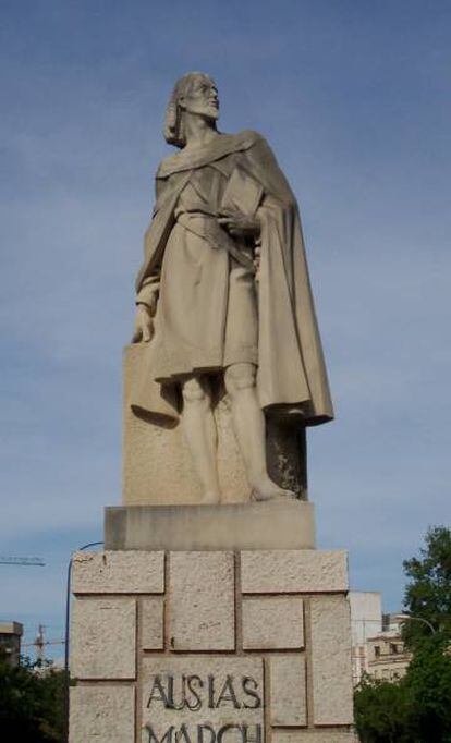 Estàtua d'Ausiàs March, obra de José Rausell, a Gandia.