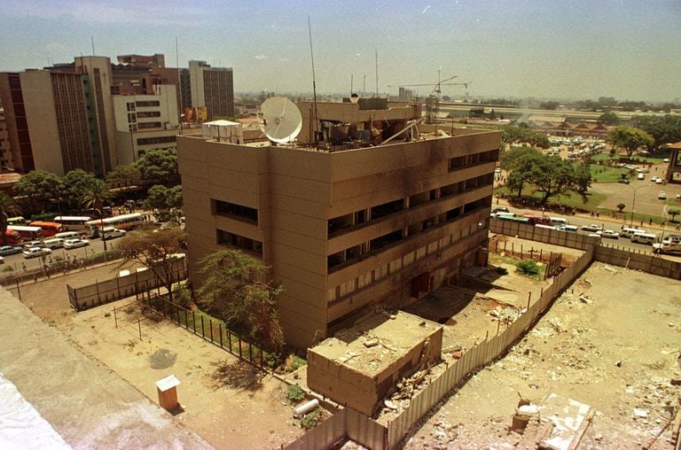 Embajada de Estados Unidos en Nairobi, Kenia, después de los atentados de 1998.