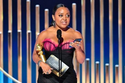 Quinta Brunson thanks the Golden Globe for best actress in a comedy lead for 'Abbott College'.