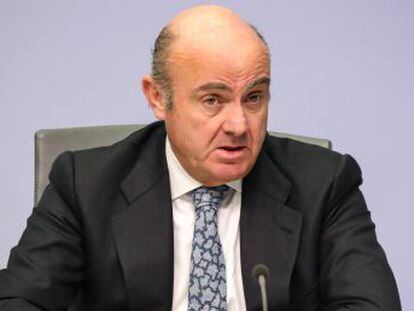 El exministro de Economía afirma que él no pidió la dimisión de Rato sino que lo hizo tras reunirse con los bancos competidores, que no confiaron en sus planes