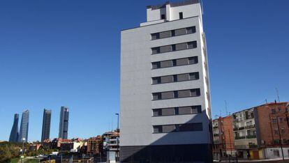 Edificio en el Paseo de la Dirección. Tiene 114 viviendas y ha sido entregado por Dragados al Ayuntamiento de Madrid