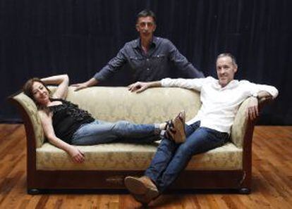 Los tres candidatos de 'Juicio a una zorra': su actriz, Carmen Machi; su productor, Aitor Tejada (centro), y Miguel del Arco, también autor.