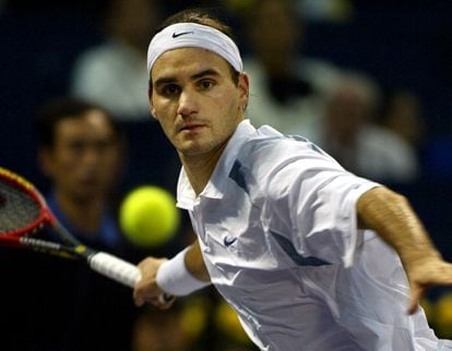Federer, en 2002 durante un partido contra Hewitt en Shanghái. / AP