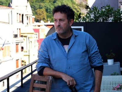 Mikel Santiago presenta su nueva novela en Bilbao.
