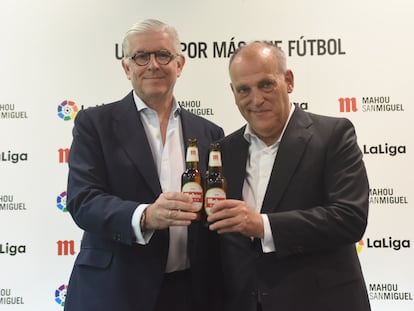 Alberto Rodriguez-Toquero, director general de Mahou, y Javier Tebas, presidente de LaLiga.