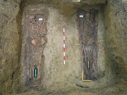 Exhumación en las inmediaciones del Fuerte de San Cristóbal (Pamplona), antiguo penal franquista donde las víctimas fueron enterradas con una botella de vídrio, en cuyo interior se introducía su nombre y apellidos.