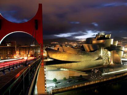 El Guggenheim al atardecer desde el puente de la Salve en su d&eacute;cimo aniversario.