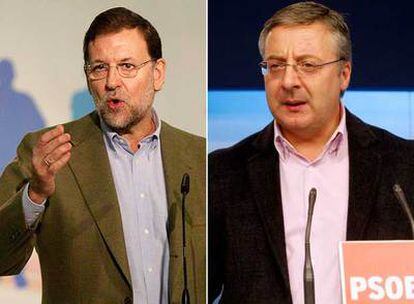 Mariano Rajoy, en Almería, y José Blanco, en Madrid, durante las intervenciones en las que se refirieron a la venta de Repsol.