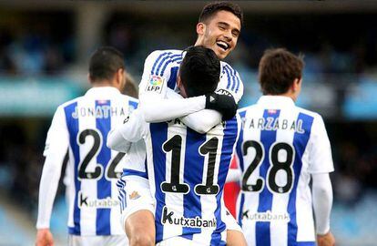 Diego Reyes festeja su segundo gol en la liga contra el Levante.