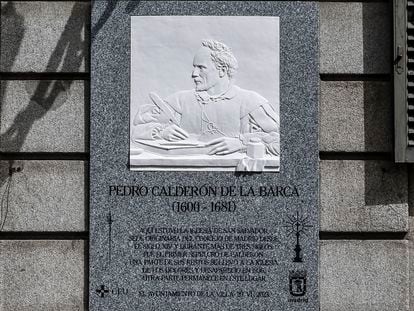 DVD1173. Placa Calderón de la BArca en la Calle Mayor 70. Alvaro García. 09/08/2023