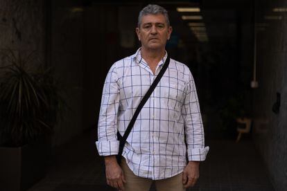 Antonio Gámez, de 54 años, cerca del CAS Horta donde es usuario por alcoholismo.