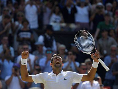 Djokovic celebra la victoria ante Anderson en la final de Wimbledon. 