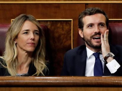 Pablo Casado y Cayetana Álvarez de Toledo, durante el discurso de Pedro Sánchez.