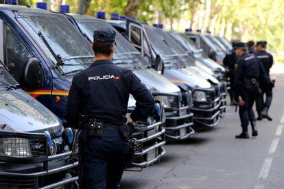 Policia Nacional en un dispositiu de seguretat a Madrid.