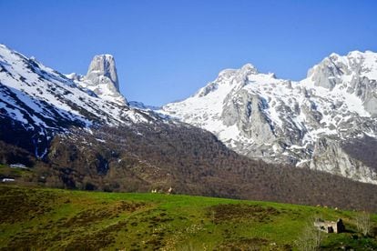 El Naranjo de Bulnes fue escalado por primera vez en 1904 por Pedro Pidal y El Cainejo.