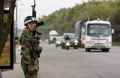 Miembros de la Policía Militar de Colombia realizan labores de vigilancia. EFE/Archivo