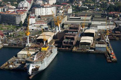 Vista a&eacute;rea del Puerto de Vigo. Muelle de reparaciones. Astillero de Barreras. 