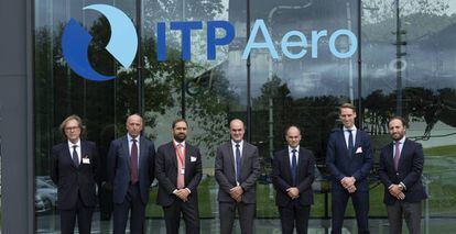 Carlos Alzola, consejero delegado de ITP (cuarto por la izquierda), consejero delegado de ITP Aero. 
