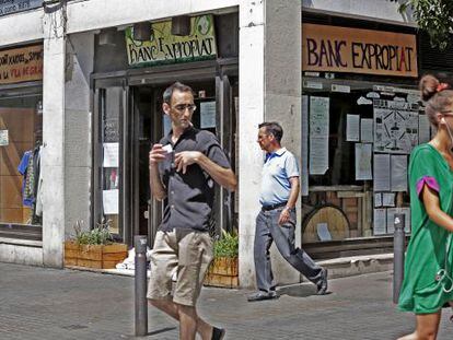 El Banc Expropiat ocupa una antigua oficina bancaria en el barrio de Gràcia.