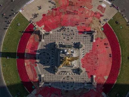 Vista aérea de ‘Sangre de mi sangre’, una obra coordinada por el Colectivo Hilos en Ciudad de México.