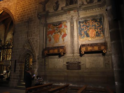 Sepulcro de Almodis de la Marca junto a su marido, Ramon Berenguer, en la catedral de Barcelona.