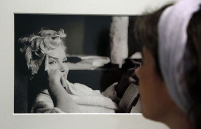 Marilyn Monroe, en un descanso de la película 'Vidas rebeldes' en una imagen captada por Elliot Erwitt.