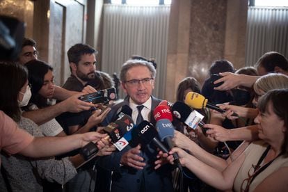 El consejero de Economía, Jaume Giró, ofrece declaraciones a los medios.