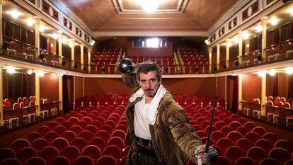 Ángel Solo, actor de la escena 'La Cena' del Don Juan de Alcalá de Henares, en el Teatro Salón Cervantes.
