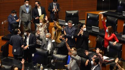El grupo parlamentario de Morena, en la comisión permanente del Congreso.